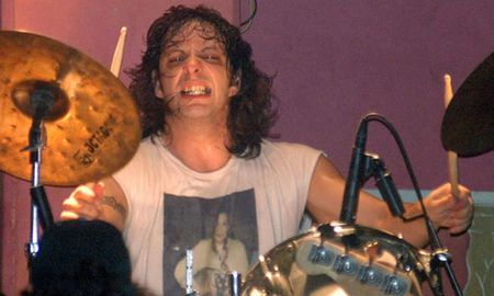 El exbaterista de la banda Callejeros, Eduardo Vásquez, condenado a prisión perpetua por el crimen de su esposa Wanda Taddei, la joven prendida fuego y asesinada hace once años, fue beneficiado con una salida extraordinaria para el próximo sábado para festejar el cumpleaños de su hija. El exbaterista de la banda Callejeros, Eduardo Vásquez, condenado a prisión perpetua por el crimen de su esposa Wanda Taddei, la joven prendida fuego y asesinada hace once años, fue beneficiado con una salida extraordinaria para el próximo sábado para festejar el cumpleaños de su hija.