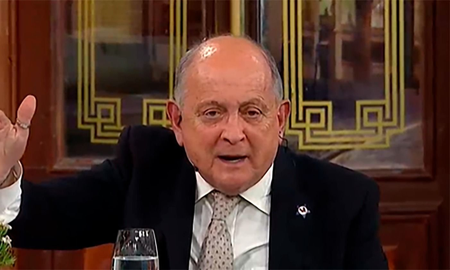 Chiche Gelblung se hartó y le paró el carro a una periodista que dijo niñeces en vez de niños Chiche Gelblung se hartó y le paró el carro a una periodista que dijo niñeces en vez de niños