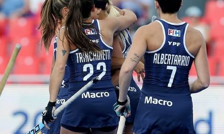 Las Leonas, la Selección Argentina de hockey femenino sobre césped le ganó a Canadá por 7-1 en la ciudad catalana de Terrassa y se clasificó a los cuartos de final del Mundial de España-Países Bajos 2022. Las Leonas, la Selección Argentina de hockey femenino sobre césped le ganó a Canadá por 7-1 en la ciudad catalana de Terrassa y se clasificó a los cuartos de final del Mundial de España-Países Bajos 2022.