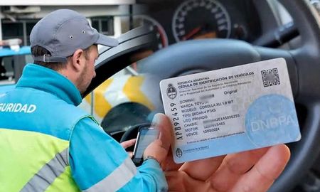El gobierno nacional oficializó la eliminación de la cédula azul. El gobierno nacional oficializó la eliminación de la cédula azul.
