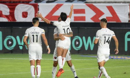 Colón derrotó 2-0 a Estudiantes de La Plata, con dos golazos del Pulga Rodriguez, y es líder de la Zona A de la Copa de la Liga con 15 unidades. Colón derrotó 2-0 a Estudiantes de La Plata, con dos golazos del Pulga Rodriguez, y es líder de la Zona A de la Copa de la Liga con 15 unidades.