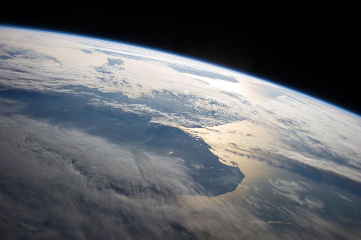 Observación de la Tierra realizada durante un día por la tripulación de la Expedición 40 a bordo de la Estación Espacial Internacional.