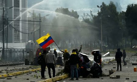 Los indígenas y el Gobierno lograron un acuerdo que pone fin al paro y los cortes de ruta. Los indígenas y el Gobierno lograron un acuerdo que pone fin al paro y los cortes de ruta.