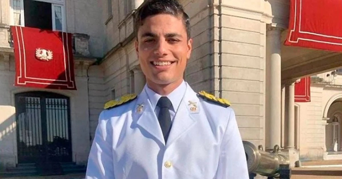 El subteniente Matías Chirino, de 22 años, murió la madrugada del domingo 19 de junio, luego de haber participado de un rito de "bienvenida" en la guarnición militar de la localidad fronteriza de Paso de los Libres, a 370 kilómetros de la Capital provincial.