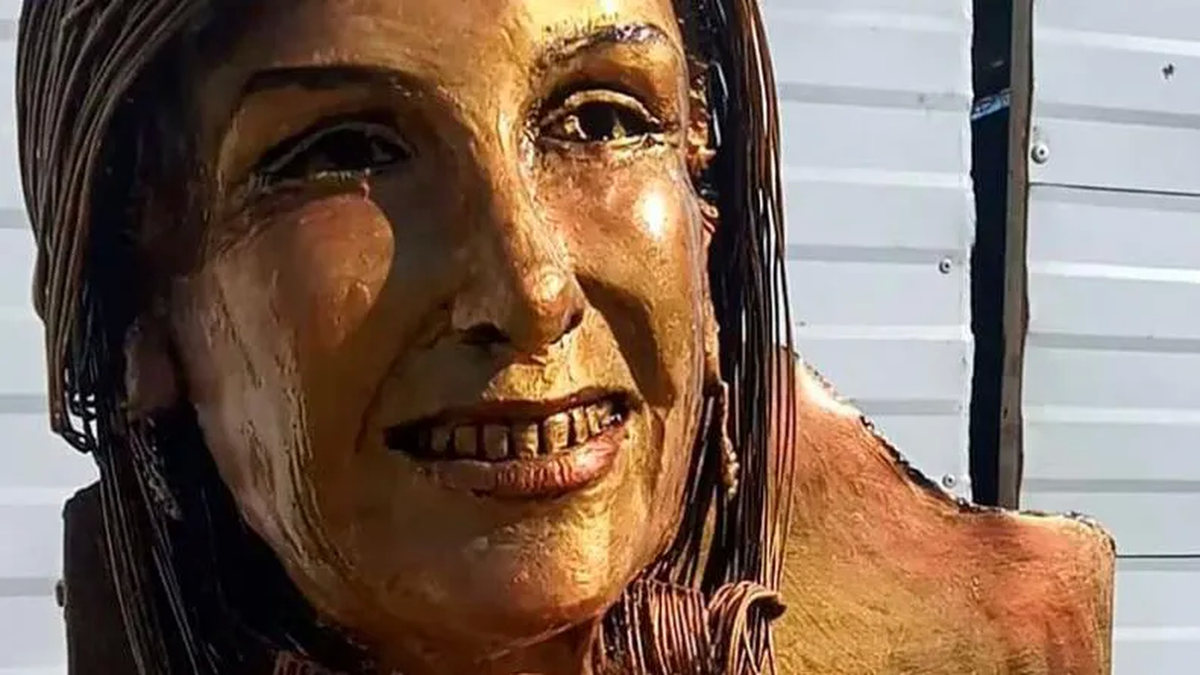 Villa Cañás homenajeó a Mirtha Legrand con una escultura en su honor.