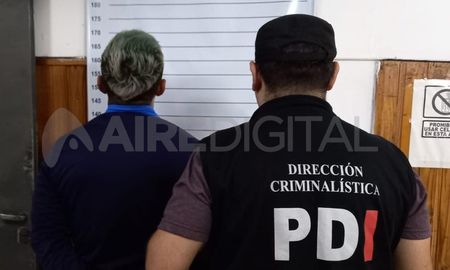 Detenido. El prófugo fue identificado por la policía y luego puesto a disposición de la PDI y Justicia. Detenido. El prófugo fue identificado por la policía y luego puesto a disposición de la PDI y Justicia.