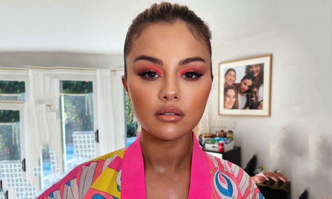 Selena Gomez y su jugada sombra fucsia que causó sensación en redes 