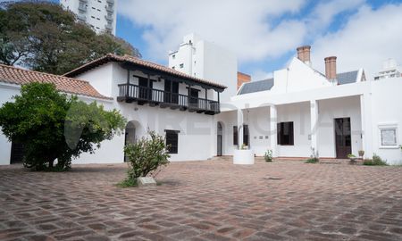 La Casa de los Aldao está ubicada en Monseñor Zaspe 2861, en la zona sur de la ciudad de Santa Fe. La Casa de los Aldao está ubicada en Monseñor Zaspe 2861, en la zona sur de la ciudad de Santa Fe.