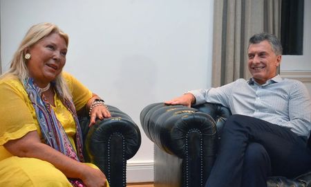 Mauricio Macri y Elisa Carrió se reunieron a solas para cenar y discutir los próximos pasos de la alianza opositora de cara a las elecciones 2023. Mauricio Macri y Elisa Carrió se reunieron a solas para cenar y discutir los próximos pasos de la alianza opositora de cara a las elecciones 2023.