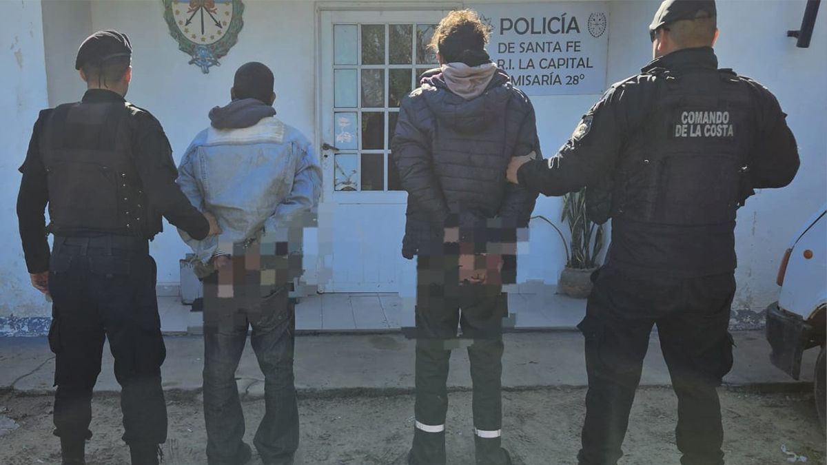 Los sospechosos fueron trasladados a la sede de la Comisaría 28. 