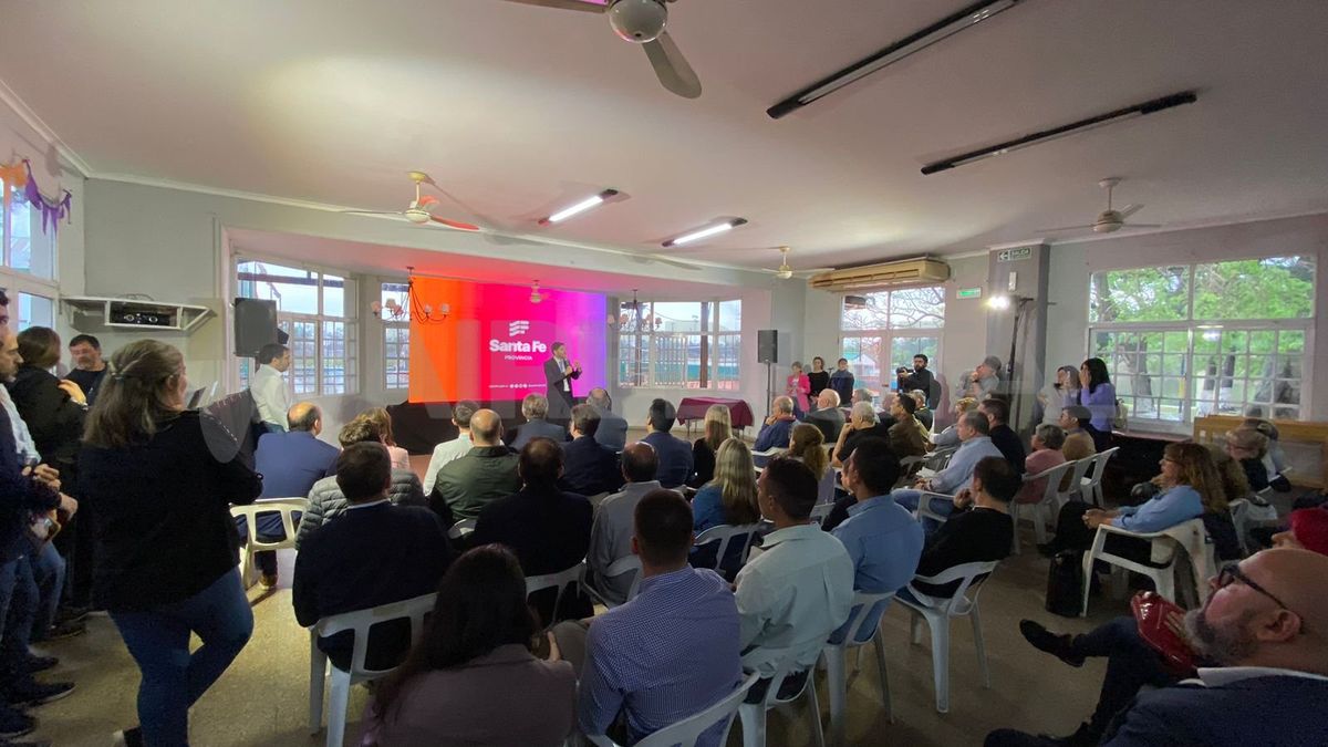 El acto se llevó a cabo en El Quilla a las 18, y se entregó un total de $ 599.890.39 para la realización de obras en 14 instituciones de la ciudad. El acto se llevó a cabo en El Quilla a las 18, y se entregó un total de $ 599.890.39 para la realización de obras en 14 instituciones de la ciudad.