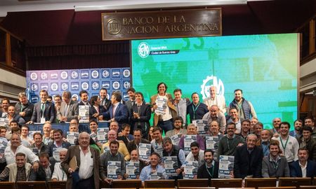 El primer remate de hacienda en la Casa Central del Banco Nación fue un éxito histórico. El primer remate de hacienda en la Casa Central del Banco Nación fue un éxito histórico.