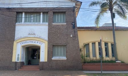 Delincuentes entraron a la Escuela Fiscal N°137 José de Amenábar, de barrio 7 Jefes, y se llevaron varios elementos del comedor escolar. Delincuentes entraron a la Escuela Fiscal N°137 José de Amenábar, de barrio 7 Jefes, y se llevaron varios elementos del comedor escolar.