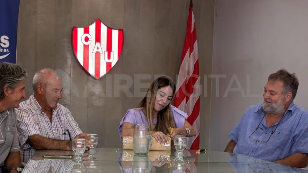 Se presentaron dos ofertas para la reparación del socavón frente al Club Atlético Unión. Se presentaron dos ofertas para la reparación del socavón frente al Club Atlético Unión.