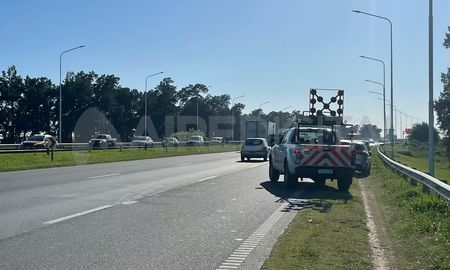 Personal de Seguridad Vial trabajó en la Autopista Santa Fe - Rosario tras un accidente de tránsito. Personal de Seguridad Vial trabajó en la Autopista Santa Fe - Rosario tras un accidente de tránsito.