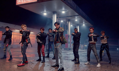 El grupo de Kpop, EXO, consiguió llegar a la cifra tres años, tres meses, ocho días y 23 horas después de compartir el clip por primera vez. El grupo de Kpop, EXO, consiguió llegar a la cifra tres años, tres meses, ocho días y 23 horas después de compartir el clip por primera vez.