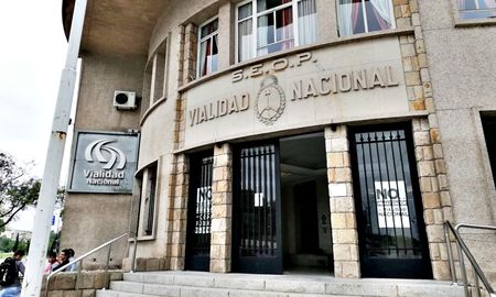 La idea del gobierno nacional es derogar la ley de creación de la dirección y fusionar esa área con el de Seguridad Vial. La idea del gobierno nacional es derogar la ley de creación de la dirección y fusionar esa área con el de Seguridad Vial.