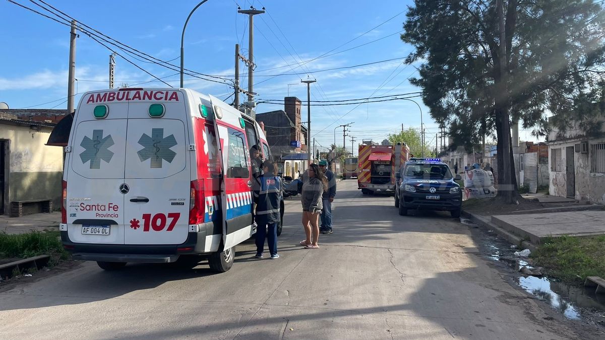 Los médicos del 107 examinaron - por prevención - a las personas que viven en la casa contigua. Los médicos del 107 examinaron - por prevención - a las personas que viven en la casa contigua.
