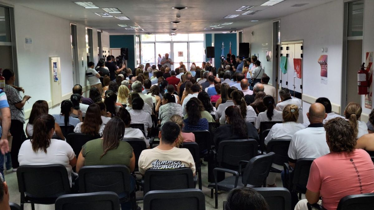 Otro de los anuncios importantes fue la incorporación de ambulancias para fortalecer el sistema de emergencias médicas en el departamento Otro de los anuncios importantes fue la incorporación de ambulancias para fortalecer el sistema de emergencias médicas en el departamento