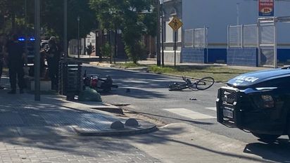 Accidente de tránsito entre una moto y una bicicleta en el sur de la ciudad de Santa Fe: dos personas heridas