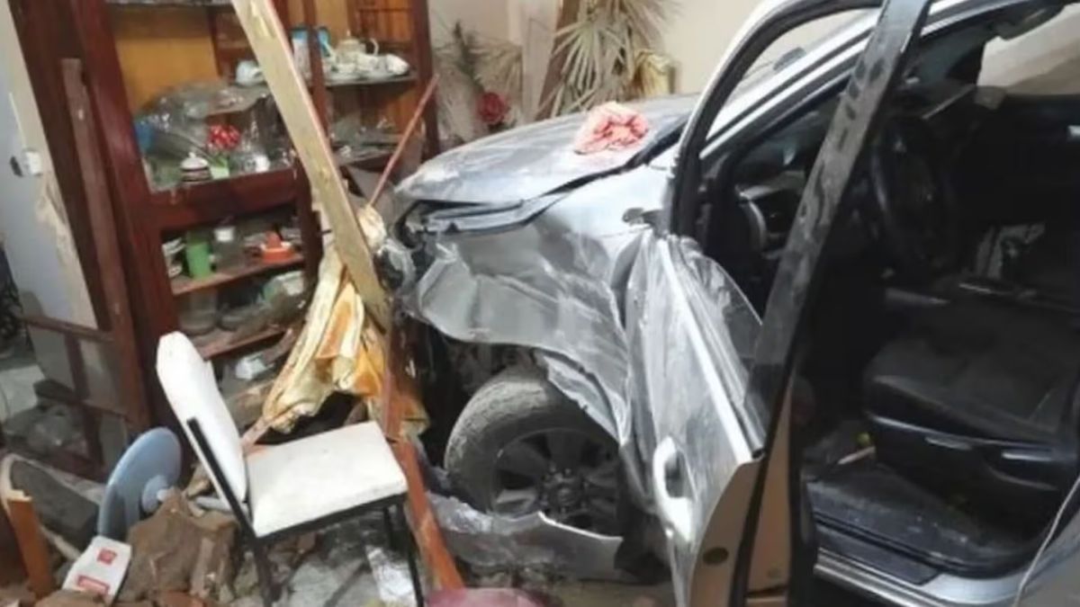 Un hombre chocó contra una casa e intentó ahorcar a su esposa delante de sus hijas en Tucumán.