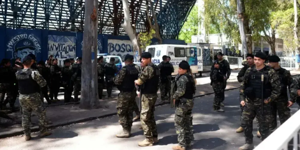 Interna y amenazas en la barra de Gimnasia: se dispuso un gran operativo para el partido contra Argentinos