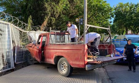 Le fallaron los frenos en Bulevar Gálvez e impactó contra un muro: tres personas heridas. Le fallaron los frenos en Bulevar Gálvez e impactó contra un muro: tres personas heridas.