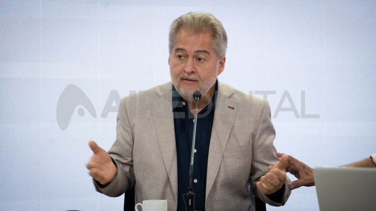 Roberto Mirabella, el hombre de confianza de Omar Perotti, espera las definiciones. Siempre fue un incondicional del gobernador.