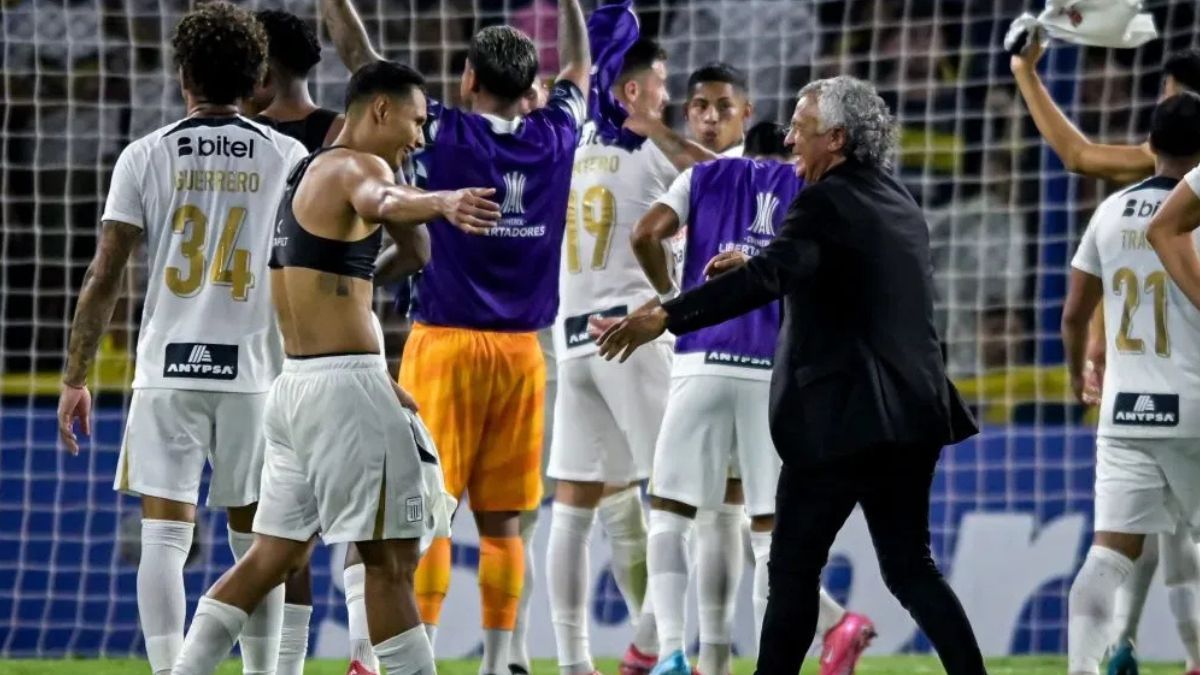 Pipo Gorosito a puro festejo en la Bombonera. Pipo Gorosito a puro festejo en la Bombonera.