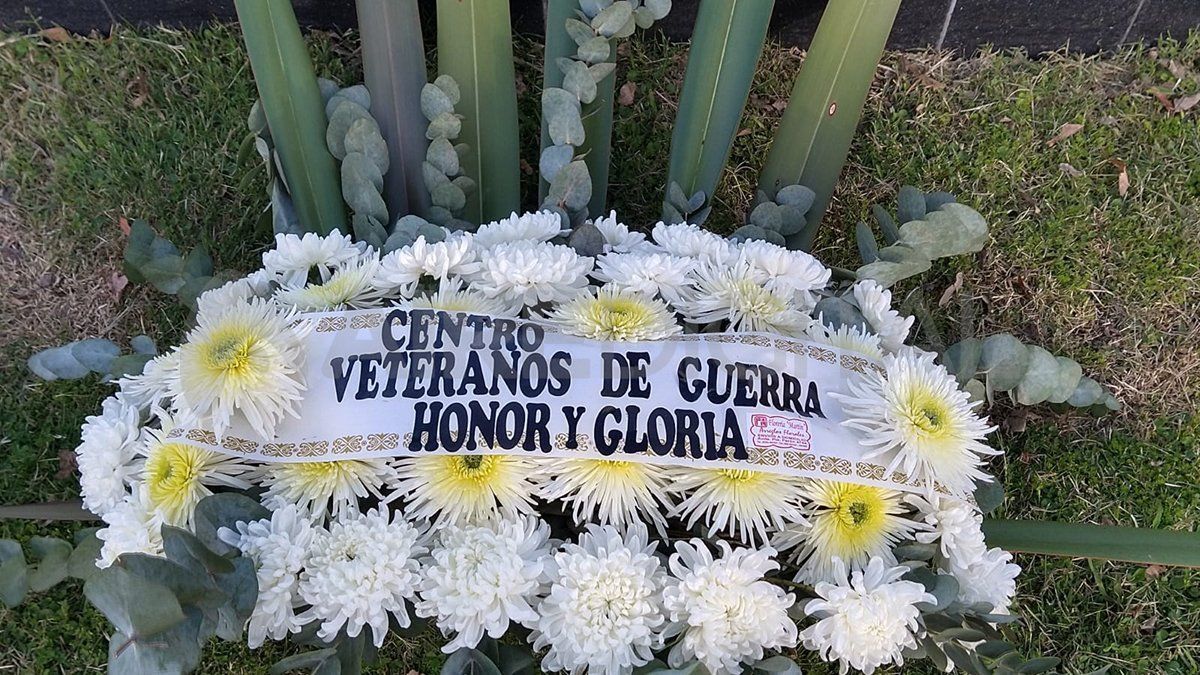 Un arreglo floral del Centro de Veteranos de Guerra de Santa Fe.