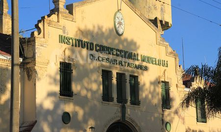 Fachada de la Cárcel de Coronda. Fachada de la Cárcel de Coronda.