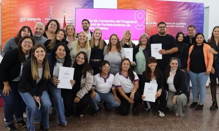 El Gobierno de la Provincia de Santa Fe, a través del Ministerio de Igualdad y Desarrollo Humano, suscribió convenios en el marco del Programa Integral de Fortalecimiento de Puntos Violetas El Gobierno de la Provincia de Santa Fe, a través del Ministerio de Igualdad y Desarrollo Humano, suscribió convenios en el marco del Programa Integral de Fortalecimiento de Puntos Violetas