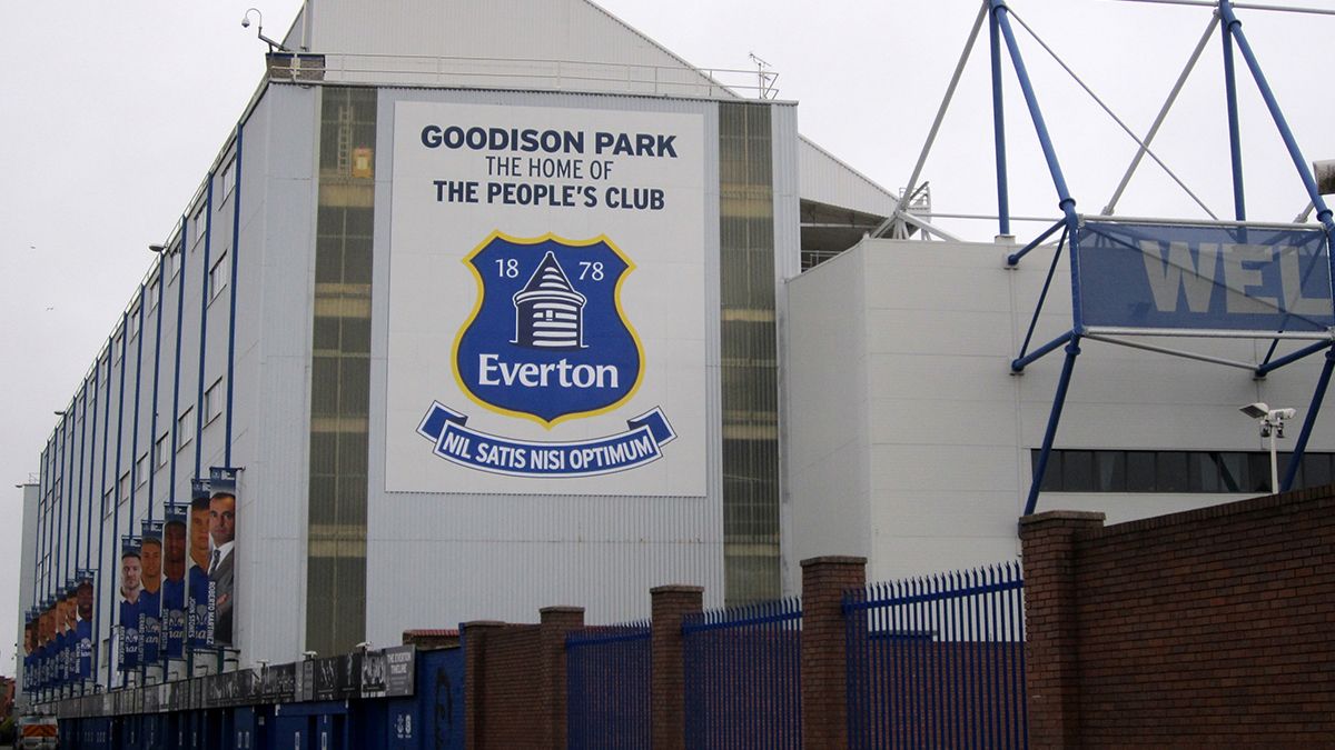 Un jugador del Everton de la Premier League fue detendio por la Policía acusado de delitos sexuales contra menores de edad.