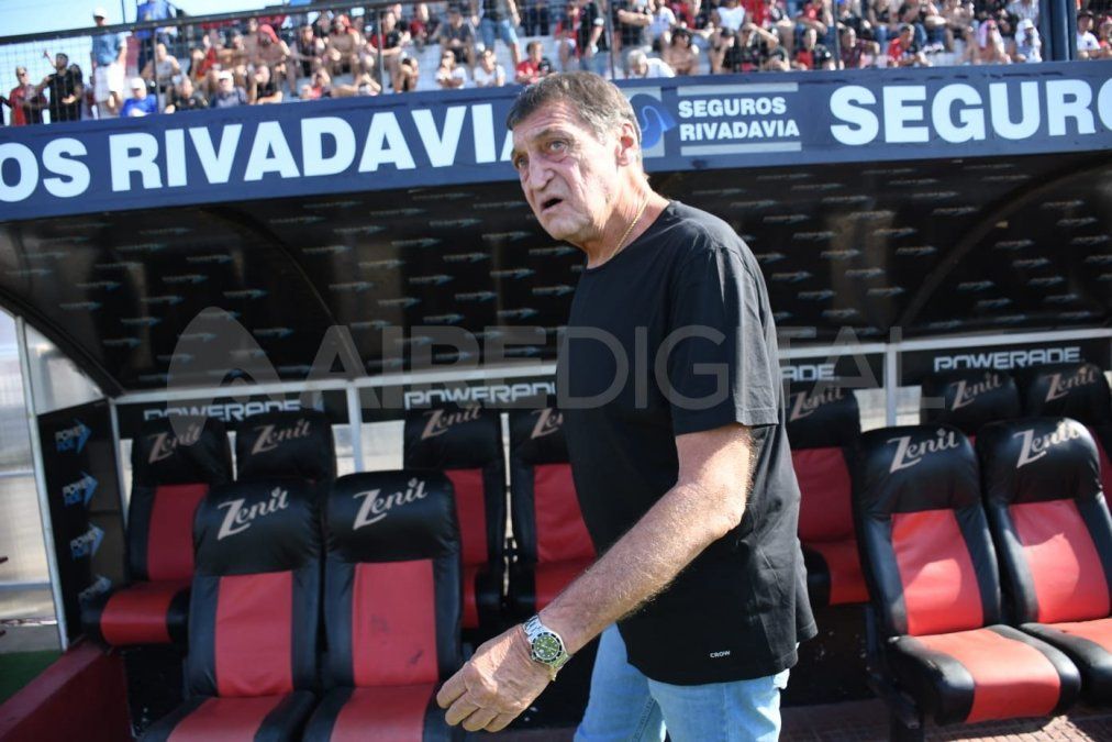 Julio César Falcioni entregó la lista de concentrados para el partido de este sábado entre el Club Atlético Colón y Barracas Central