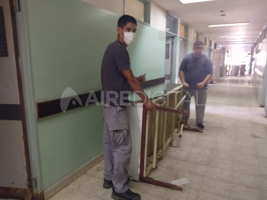 En un día, el personal del Servicio Penitenciario restauró 90 camas para el viejo Hospital Iturraspe