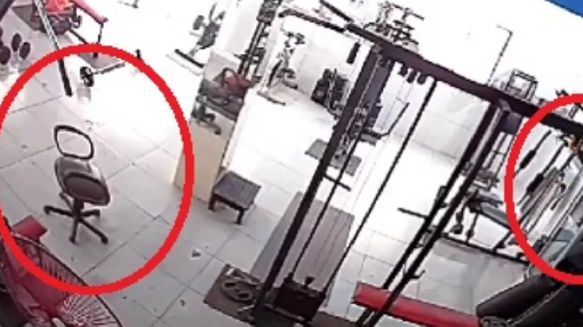 El due&ntilde;o del local comparti&oacute; un video en el que se ve una silla moverse sola en medio de todos los elementos.