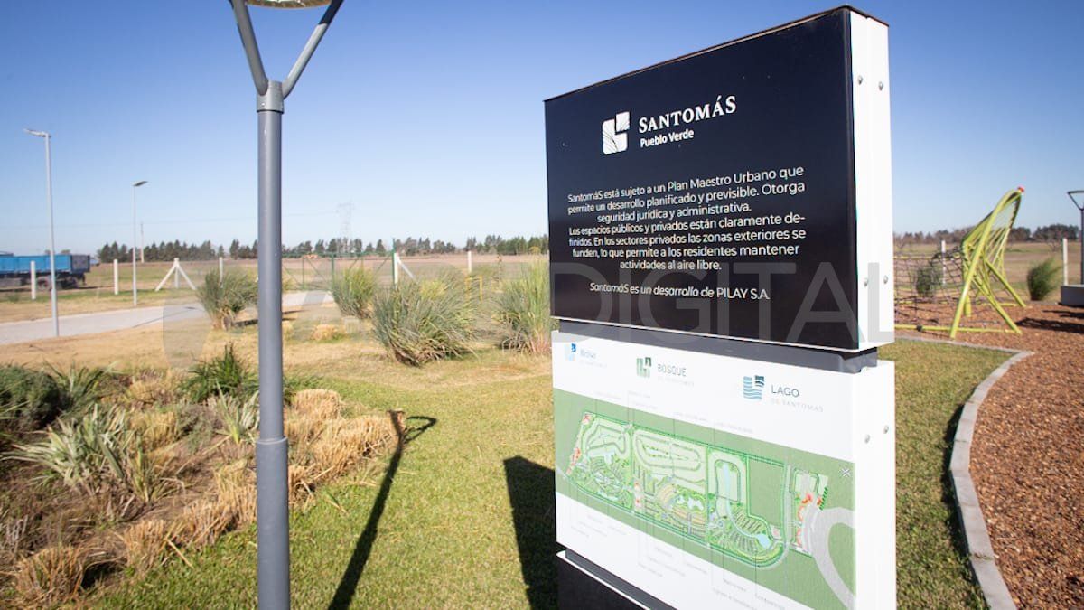 El terreno original posee una importante forestación que el proyecto busca multiplicar y hacer crecer a través de más de numerosas especies de flora típica de la región, que contribuirán a la preservación del ecosistema generando un círculo de vida y color.