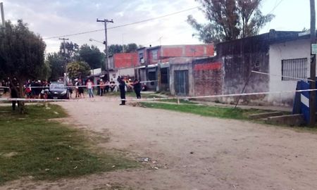 El violento hecho se registró en horas de la madrugada en la calle El Tordo entre Avellaneda y López de Gomara, en el barrio San José, en la zona sur del Gran Buenos Aires. El violento hecho se registró en horas de la madrugada en la calle El Tordo entre Avellaneda y López de Gomara, en el barrio San José, en la zona sur del Gran Buenos Aires.