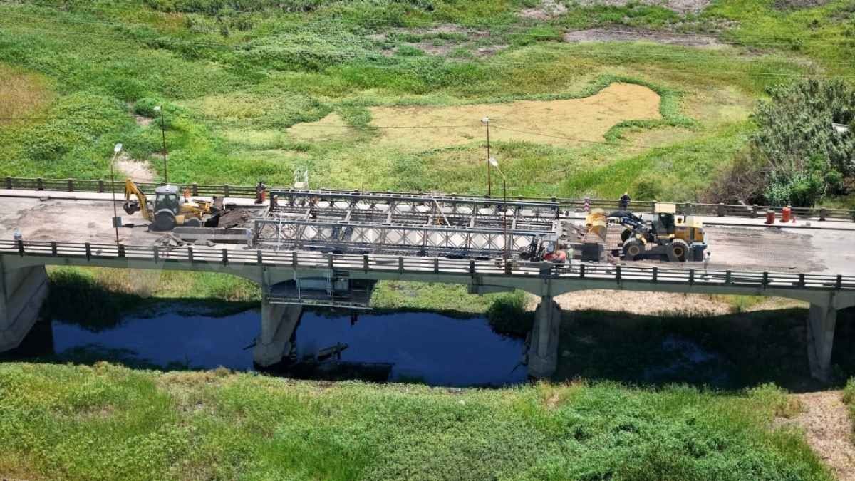 Avanza el desmontaje del puente Bailey en el Carretero.