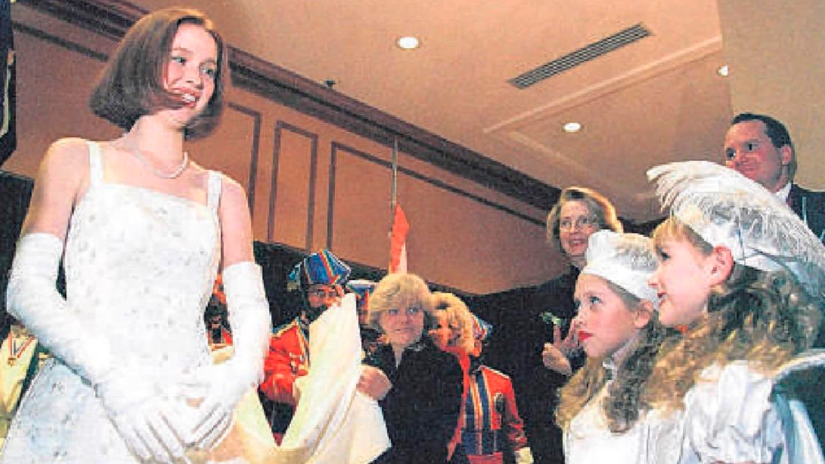 En rigor, la actriz fue nombrada Reina del Amor y la Belleza en la Feria de San Luis, y fue la 105ª chica en recibir el título. De hecho, el baile se hace todos los años y recién se suspendió el año pasado por la pandemia de coronavirus.