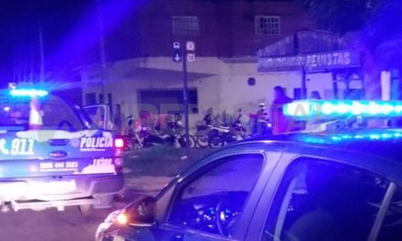 Tras el robo de la moto a la repartidora, un grupo de cadetes se concentró en la Comisaría Décima de la ciudad de Santa Fe. Tras el robo de la moto a la repartidora, un grupo de cadetes se concentró en la Comisaría Décima de la ciudad de Santa Fe.