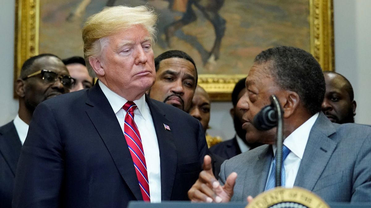 Robert Johnson (d) con Donald Trump en la Casa Blanca el 12 de diciembre de 2018. Jonathan Ernst&nbsp;/ Reuters
