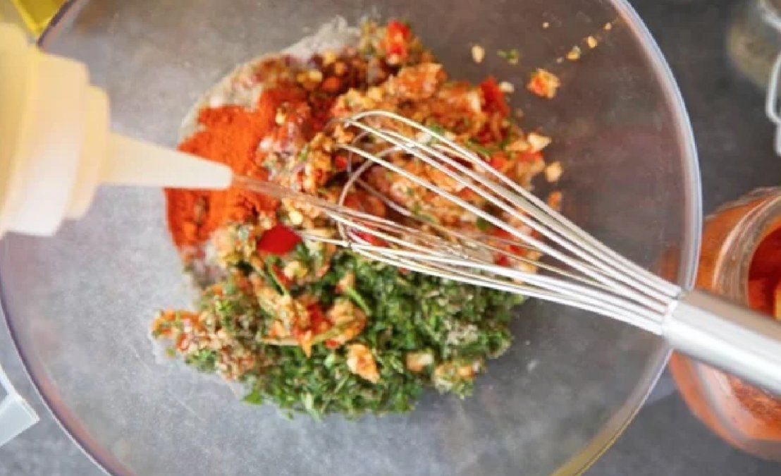 Cómo preparar salsa chimichurri, la más argentina de todas