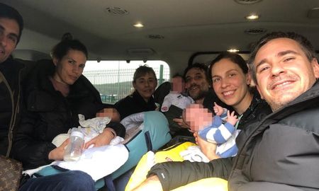 Cinco familias argentinas y sus bebés recién nacidos, fueron trasladadas desde Ucrania hasta Polonia. Cinco familias argentinas y sus bebés recién nacidos, fueron trasladadas desde Ucrania hasta Polonia.