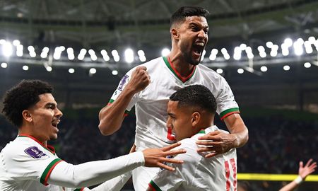 Marruecos sorprendió a Bélgica al vencerlo por 2 a 0 en un aceptable encuentro disputado hoy, en el estadio Al Thumama, en el marco de la segunda jornada del Grupo F. Marruecos sorprendió a Bélgica al vencerlo por 2 a 0 en un aceptable encuentro disputado hoy, en el estadio Al Thumama, en el marco de la segunda jornada del Grupo F.