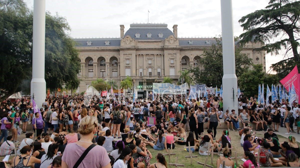 Así se vivió la multitudinaria manifestación por el 8M en Santa Fe Así se vivió la multitudinaria manifestación por el 8M en Santa Fe