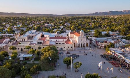 El Valle de Traslasierra custodia un rincón donde la fe y la naturaleza conviven en perfecta armonía. El Valle de Traslasierra custodia un rincón donde la fe y la naturaleza conviven en perfecta armonía.