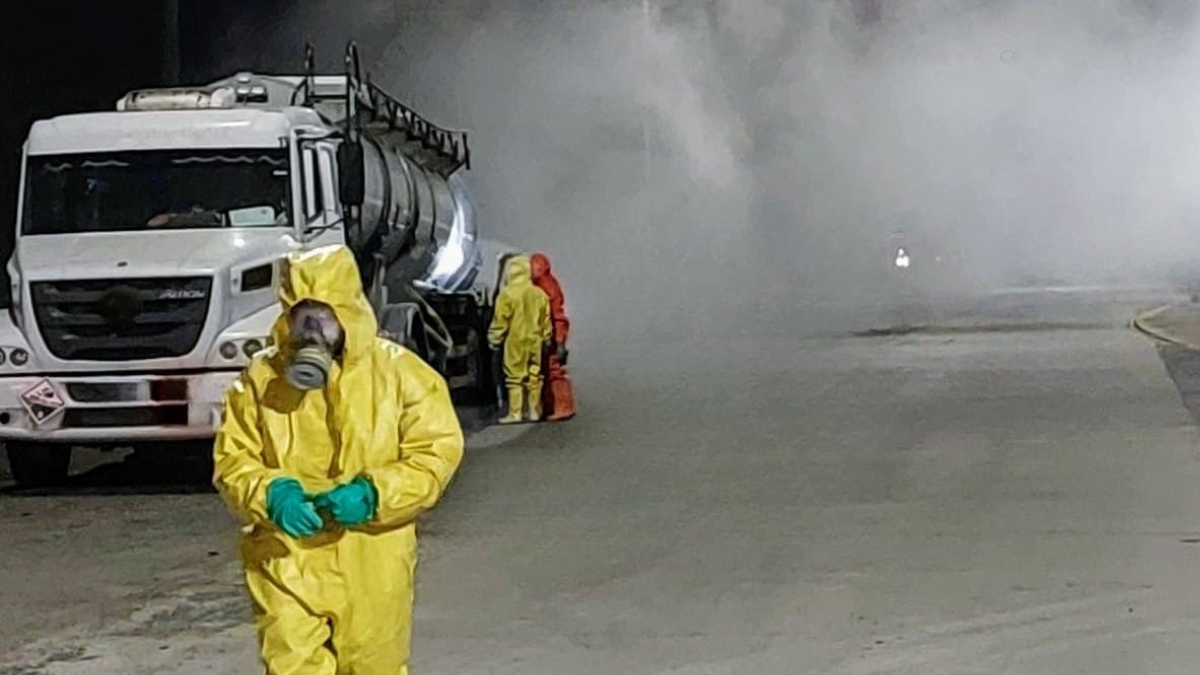 Alerta por derrame de ácido clorhídrico en el cruce de la A012 y Autopista Rosario-Buenos Aires