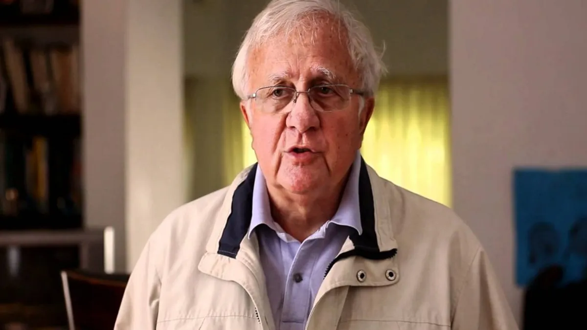 Braga Menéndez había sido el creador del logo que utilizaban los afiches callejeros de la fórmula Kirchner-Scioli en 2003 que consistía en superponer el mapa de la Argentina