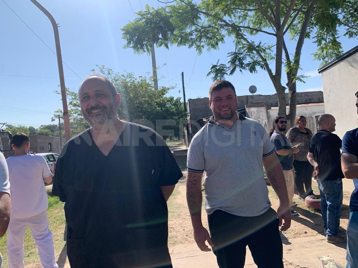 Carlos Capuano, Secretario extensión odontología de la UBA junto a Luis Fornes, concejal de Monte Vera. Carlos Capuano, Secretario extensión odontología de la UBA junto a Luis Fornes, concejal de Monte Vera.